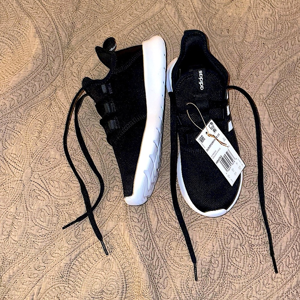 SUSTAINABLE Adidas ♻️🌱🏃🏽‍♀️ Women’s/girl’s Running shoes NWT